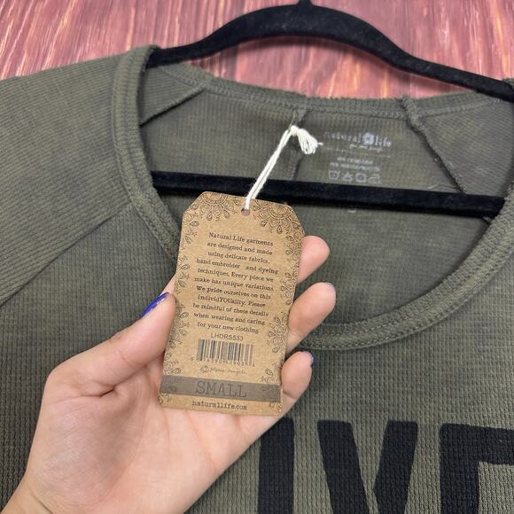 Natural Life Womens Green Waffle Knit Tunic Top Live Happy Size Small NWT - Picture 4 of 5